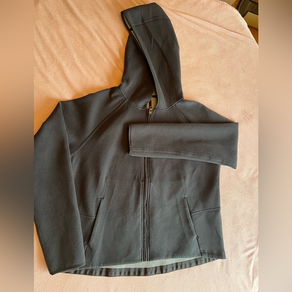 Lululemon light weight soft jacket , not sure of style name - Picture 1 of 2